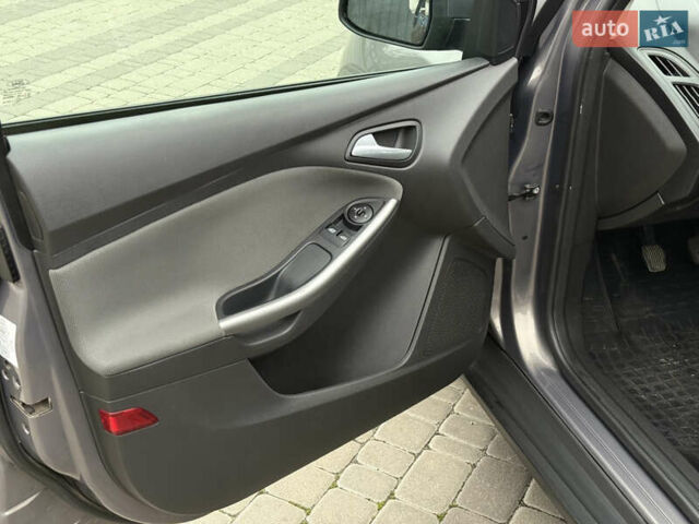 Серый Форд Фокус, объемом двигателя 1 л и пробегом 145 тыс. км за 6350 $, фото 37 на Automoto.ua