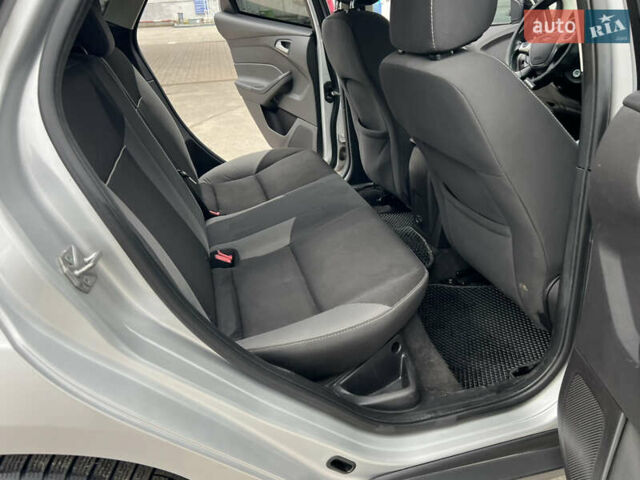 Сірий Форд Фокус, об'ємом двигуна 2 л та пробігом 234 тис. км за 6600 $, фото 35 на Automoto.ua