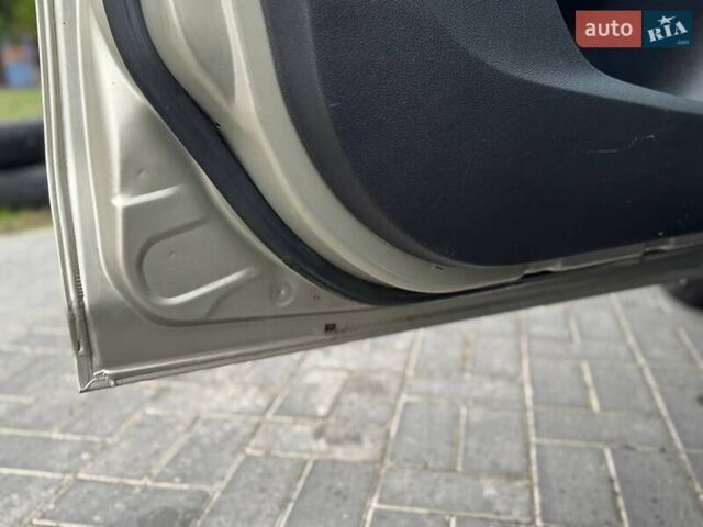 Сірий Форд Фокус, об'ємом двигуна 2 л та пробігом 169 тис. км за 6400 $, фото 18 на Automoto.ua