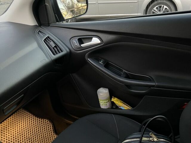 Серый Форд Фокус, объемом двигателя 2 л и пробегом 183 тыс. км за 6800 $, фото 10 на Automoto.ua