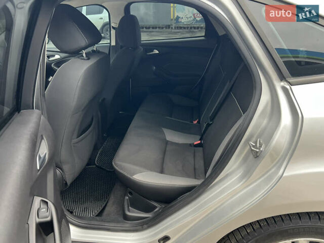 Сірий Форд Фокус, об'ємом двигуна 2 л та пробігом 234 тис. км за 6600 $, фото 33 на Automoto.ua