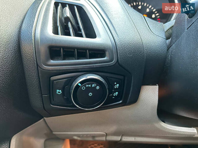 Сірий Форд Фокус, об'ємом двигуна 2 л та пробігом 191 тис. км за 7800 $, фото 25 на Automoto.ua