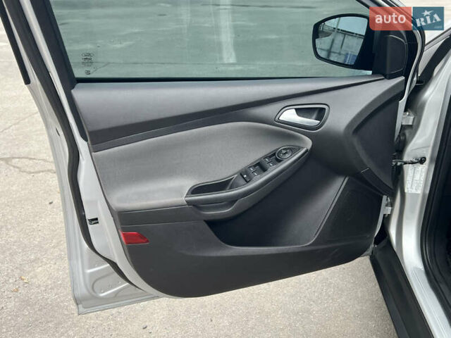 Сірий Форд Фокус, об'ємом двигуна 2 л та пробігом 234 тис. км за 6600 $, фото 23 на Automoto.ua