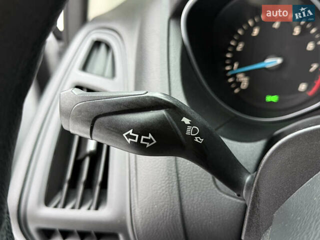 Сірий Форд Фокус, об'ємом двигуна 2 л та пробігом 131 тис. км за 5900 $, фото 57 на Automoto.ua