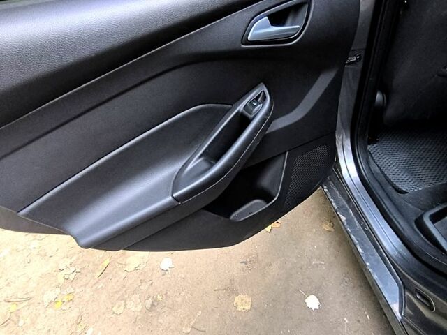 Серый Форд Фокус, объемом двигателя 2 л и пробегом 127 тыс. км за 8000 $, фото 8 на Automoto.ua