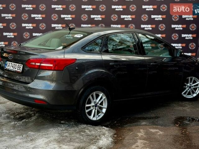 Сірий Форд Фокус, об'ємом двигуна 2 л та пробігом 195 тис. км за 7299 $, фото 5 на Automoto.ua