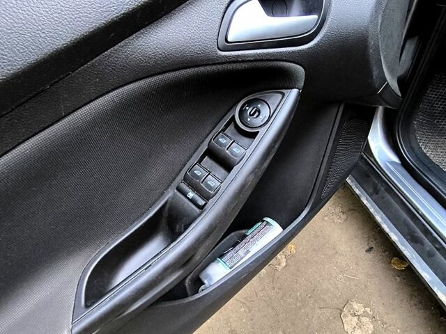 Серый Форд Фокус, объемом двигателя 2 л и пробегом 127 тыс. км за 8000 $, фото 10 на Automoto.ua