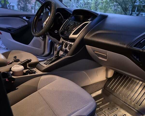 Серый Форд Фокус, объемом двигателя 2 л и пробегом 189 тыс. км за 8500 $, фото 10 на Automoto.ua