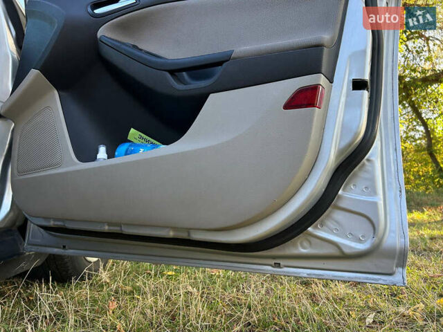Сірий Форд Фокус, об'ємом двигуна 2 л та пробігом 191 тис. км за 7800 $, фото 15 на Automoto.ua