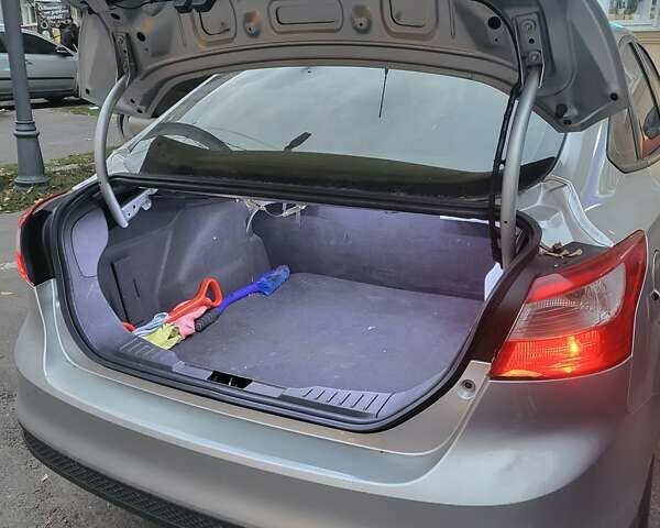 Сірий Форд Фокус, об'ємом двигуна 2 л та пробігом 130 тис. км за 7200 $, фото 6 на Automoto.ua