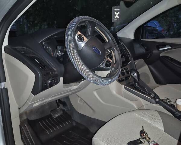 Серый Форд Фокус, объемом двигателя 2 л и пробегом 189 тыс. км за 8500 $, фото 4 на Automoto.ua