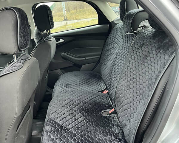 Серый Форд Фокус, объемом двигателя 2 л и пробегом 120 тыс. км за 8800 $, фото 13 на Automoto.ua