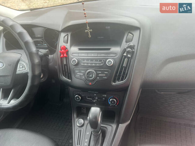 Серый Форд Фокус, объемом двигателя 2 л и пробегом 110 тыс. км за 8500 $, фото 5 на Automoto.ua