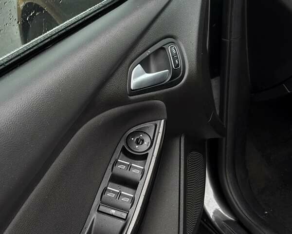 Сірий Форд Фокус, об'ємом двигуна 2 л та пробігом 182 тис. км за 9500 $, фото 5 на Automoto.ua