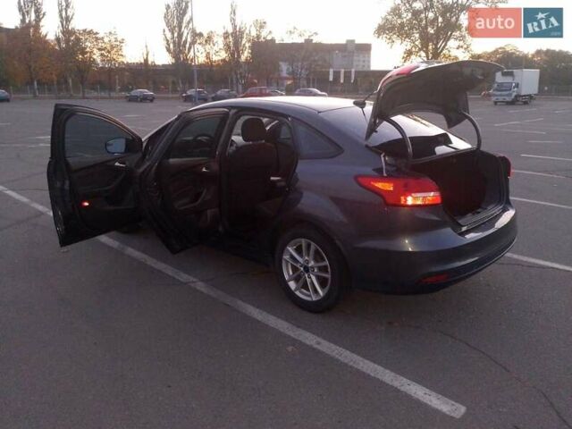 Форд Фокус 2015 в Днепре (Днепропетровске) на Automoto.ua Серый Форд Фокус, объемом двигателя 2 л и пробегом 259 тыс. км за 7800 $, фото 5 на Automoto.ua