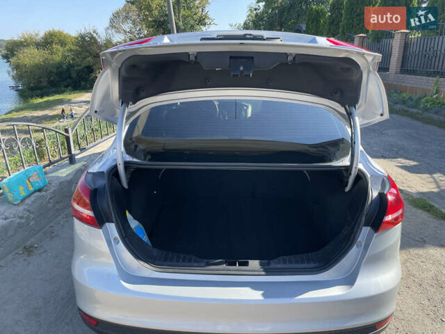 Сірий Форд Фокус, об'ємом двигуна 2 л та пробігом 228 тис. км за 8000 $, фото 21 на Automoto.ua