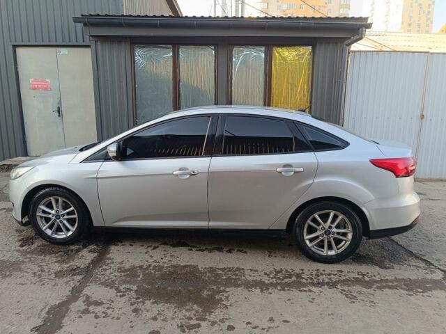 Сірий Форд Фокус, об'ємом двигуна 2 л та пробігом 165 тис. км за 6500 $, фото 2 на Automoto.ua