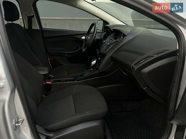 Сірий Форд Фокус, об'ємом двигуна 2 л та пробігом 250 тис. км за 6999 $, фото 23 на Automoto.ua