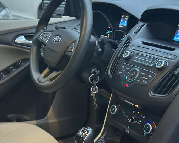 Серый Форд Фокус, объемом двигателя 1 л и пробегом 205 тыс. км за 5500 $, фото 3 на Automoto.ua