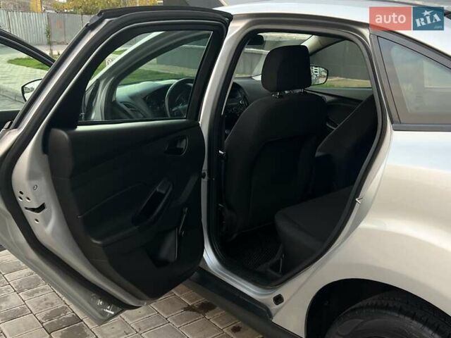 Сірий Форд Фокус, об'ємом двигуна 2 л та пробігом 250 тис. км за 6999 $, фото 13 на Automoto.ua