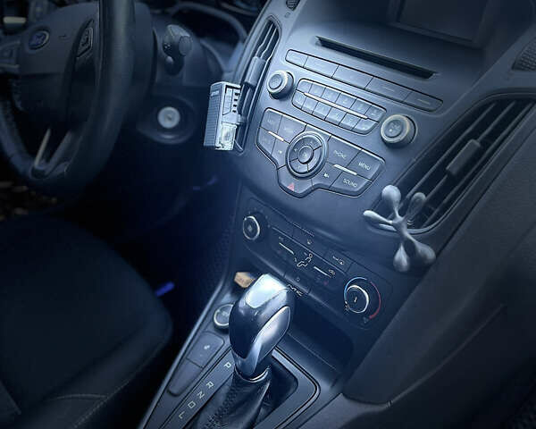 Сірий Форд Фокус, об'ємом двигуна 2 л та пробігом 140 тис. км за 8999 $, фото 8 на Automoto.ua