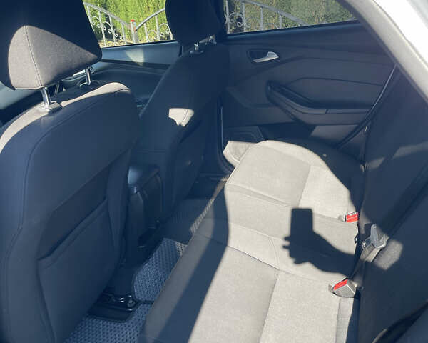 Сірий Форд Фокус, об'ємом двигуна 2 л та пробігом 228 тис. км за 8000 $, фото 33 на Automoto.ua