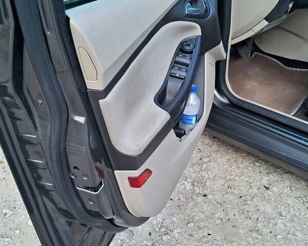 Серый Форд Фокус, объемом двигателя 2 л и пробегом 95 тыс. км за 7500 $, фото 14 на Automoto.ua