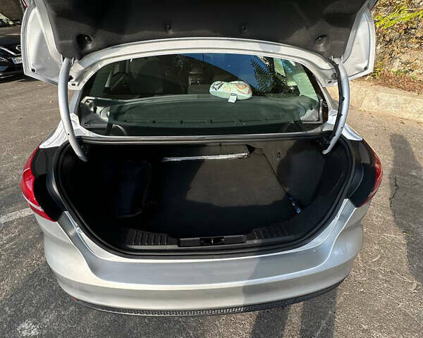 Сірий Форд Фокус, об'ємом двигуна 2 л та пробігом 83 тис. км за 8500 $, фото 7 на Automoto.ua