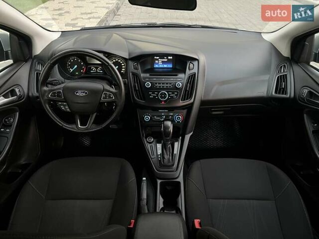 Сірий Форд Фокус, об'ємом двигуна 2 л та пробігом 250 тис. км за 6999 $, фото 33 на Automoto.ua