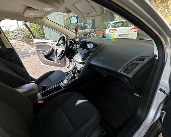 Сірий Форд Фокус, об'ємом двигуна 2 л та пробігом 83 тис. км за 8500 $, фото 5 на Automoto.ua