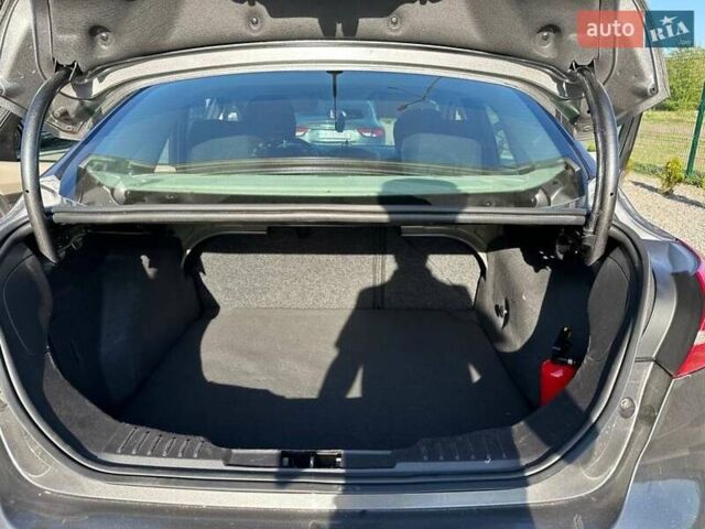 Серый Форд Фокус, объемом двигателя 2 л и пробегом 92 тыс. км за 8250 $, фото 6 на Automoto.ua