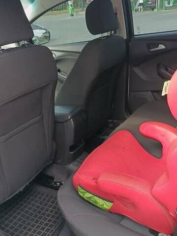 Серый Форд Фокус, объемом двигателя 2 л и пробегом 94 тыс. км за 7800 $, фото 6 на Automoto.ua