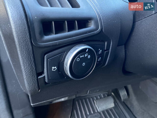 Серый Форд Фокус, объемом двигателя 2 л и пробегом 198 тыс. км за 7950 $, фото 15 на Automoto.ua