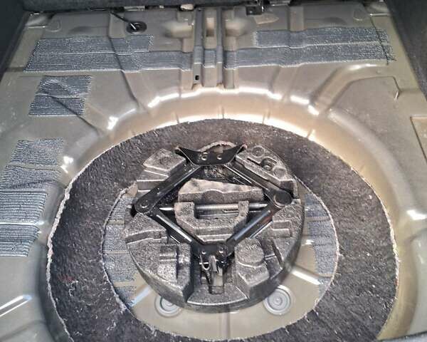 Серый Форд Фокус, объемом двигателя 2 л и пробегом 95 тыс. км за 7500 $, фото 16 на Automoto.ua