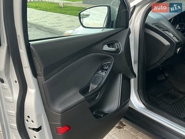 Сірий Форд Фокус, об'ємом двигуна 2 л та пробігом 250 тис. км за 6999 $, фото 11 на Automoto.ua