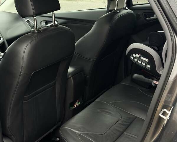 Сірий Форд Фокус, об'ємом двигуна 2 л та пробігом 182 тис. км за 9500 $, фото 12 на Automoto.ua