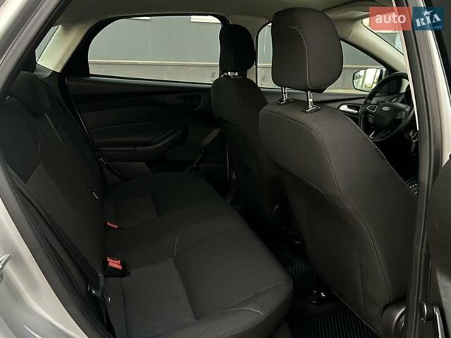 Сірий Форд Фокус, об'ємом двигуна 2 л та пробігом 250 тис. км за 6999 $, фото 26 на Automoto.ua