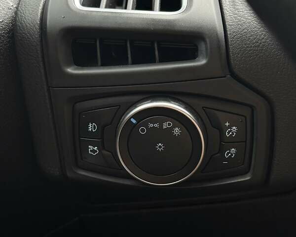 Сірий Форд Фокус, об'ємом двигуна 2 л та пробігом 182 тис. км за 9500 $, фото 22 на Automoto.ua