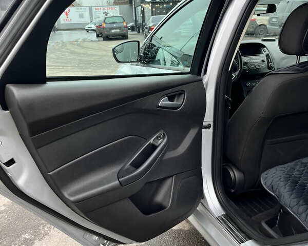 Серый Форд Фокус, объемом двигателя 2 л и пробегом 120 тыс. км за 8800 $, фото 12 на Automoto.ua