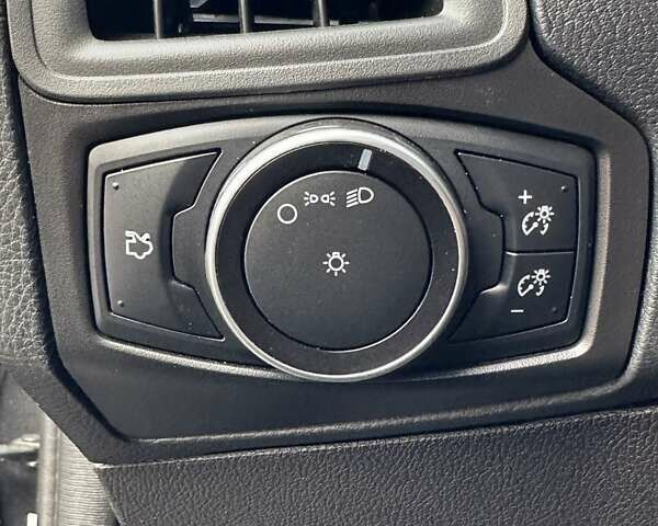 Форд Фокус 2015 у Буче на Automoto.ua Сірий Форд Фокус, об'ємом двигуна 2 л та пробігом 175 тис. км за 7500 $, фото 23 на Automoto.ua