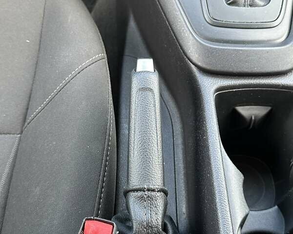 Форд Фокус 2015 у Буче на Automoto.ua Сірий Форд Фокус, об'ємом двигуна 2 л та пробігом 175 тис. км за 7500 $, фото 29 на Automoto.ua