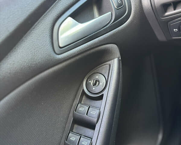 Серый Форд Фокус, объемом двигателя 2 л и пробегом 83 тыс. км за 9200 $, фото 17 на Automoto.ua