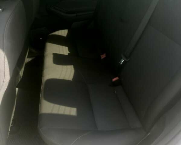 Сірий Форд Фокус, об'ємом двигуна 2 л та пробігом 107 тис. км за 9000 $, фото 13 на Automoto.ua