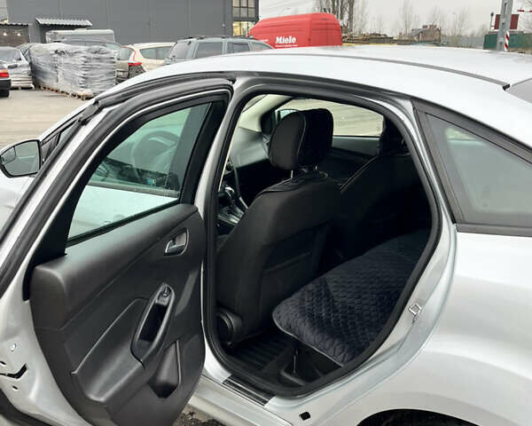 Серый Форд Фокус, объемом двигателя 2 л и пробегом 120 тыс. км за 8800 $, фото 11 на Automoto.ua