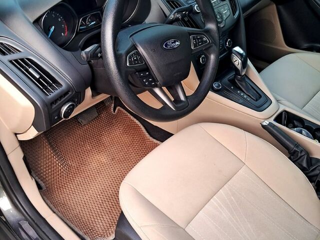 Форд Фокус 2015 в Краснокутске на Automoto.ua Серый Форд Фокус, объемом двигателя 2 л и пробегом 300 тыс. км за 7700 $, фото 1 на Automoto.ua