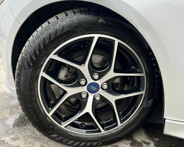 Серый Форд Фокус, объемом двигателя 2 л и пробегом 120 тыс. км за 8800 $, фото 10 на Automoto.ua