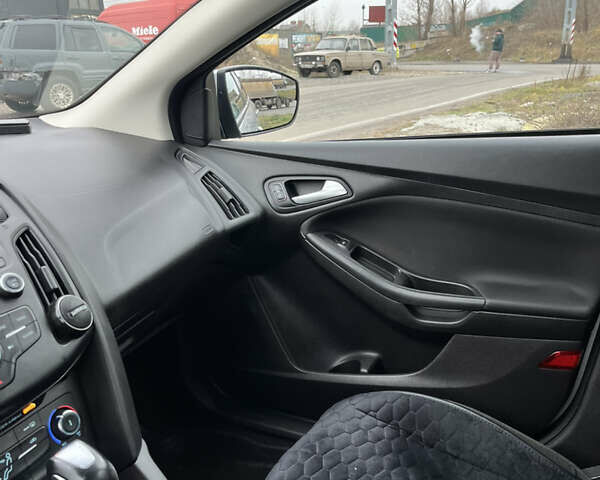 Серый Форд Фокус, объемом двигателя 2 л и пробегом 120 тыс. км за 8800 $, фото 22 на Automoto.ua