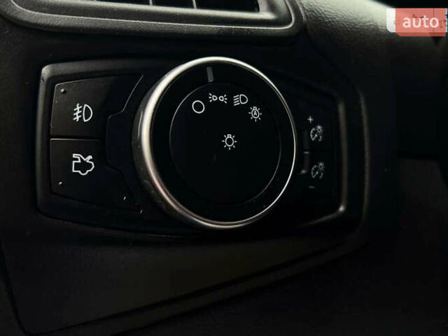 Серый Форд Фокус, объемом двигателя 2 л и пробегом 155 тыс. км за 8200 $, фото 5 на Automoto.ua