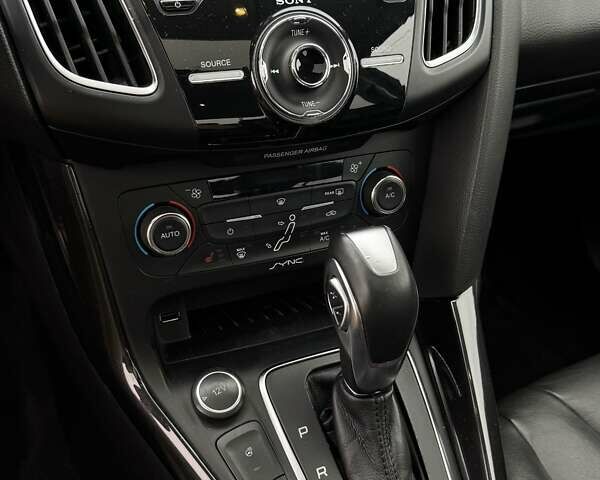 Серый Форд Фокус, объемом двигателя 2 л и пробегом 182 тыс. км за 10500 $, фото 1 на Automoto.ua