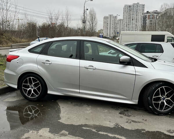 Серый Форд Фокус, объемом двигателя 2 л и пробегом 120 тыс. км за 8800 $, фото 2 на Automoto.ua